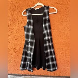 Lived to be spoiled Black and White Plaid Sleeveless Vest